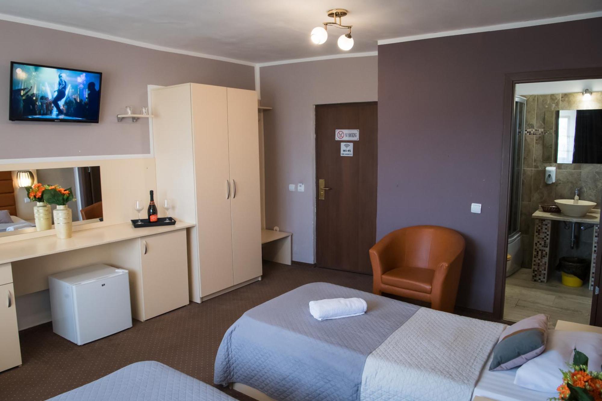 Mbi Travel Inn Craiova Exterior foto