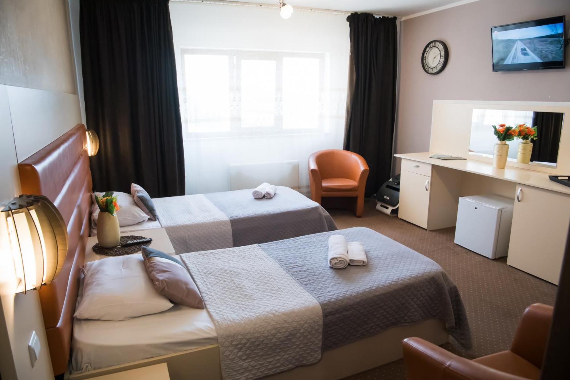 Mbi Travel Inn Craiova Exterior foto