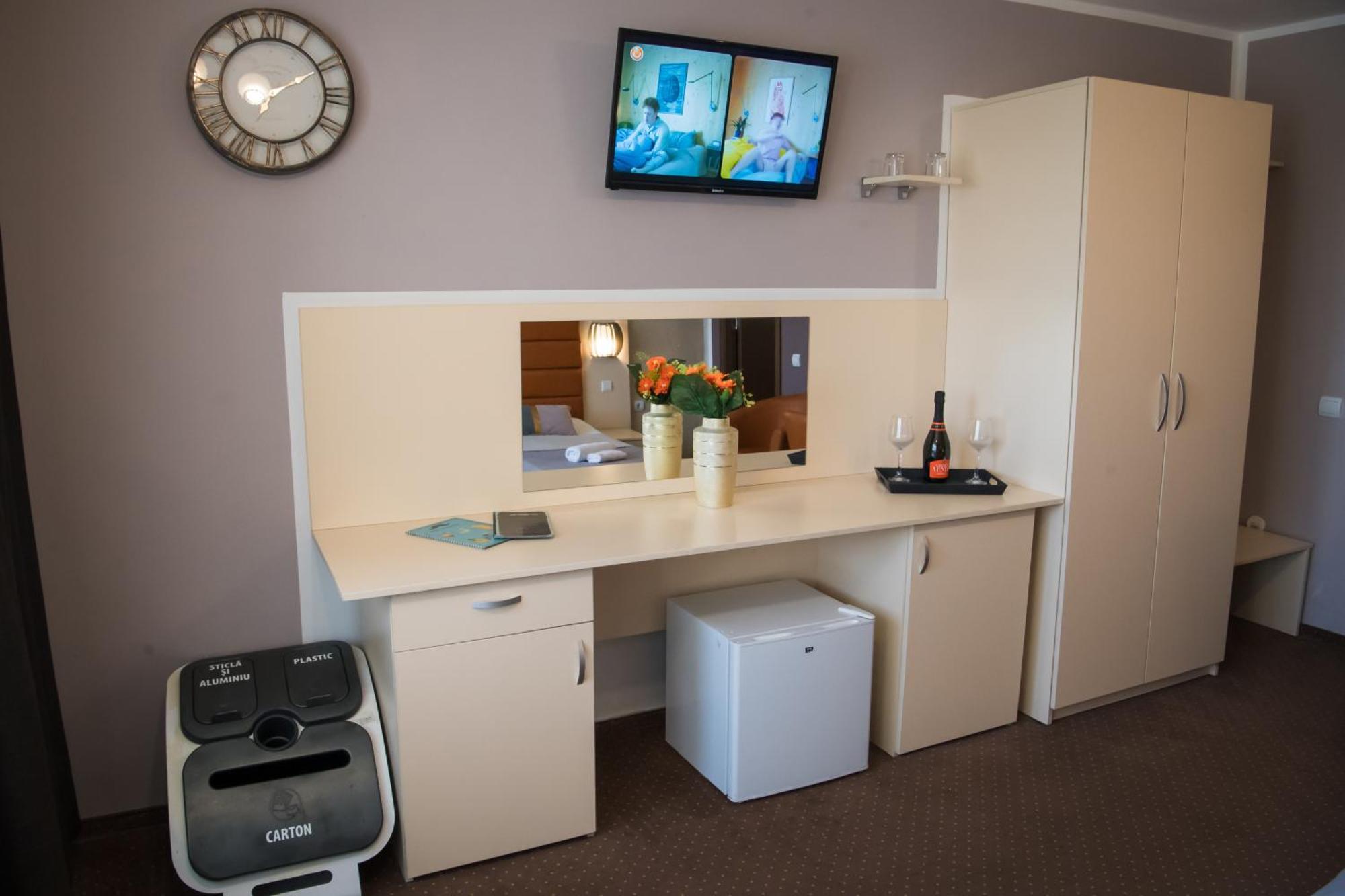 Mbi Travel Inn Craiova Exterior foto