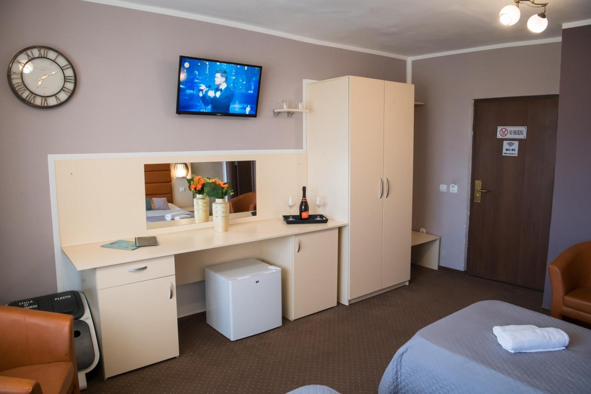 Mbi Travel Inn Craiova Exterior foto