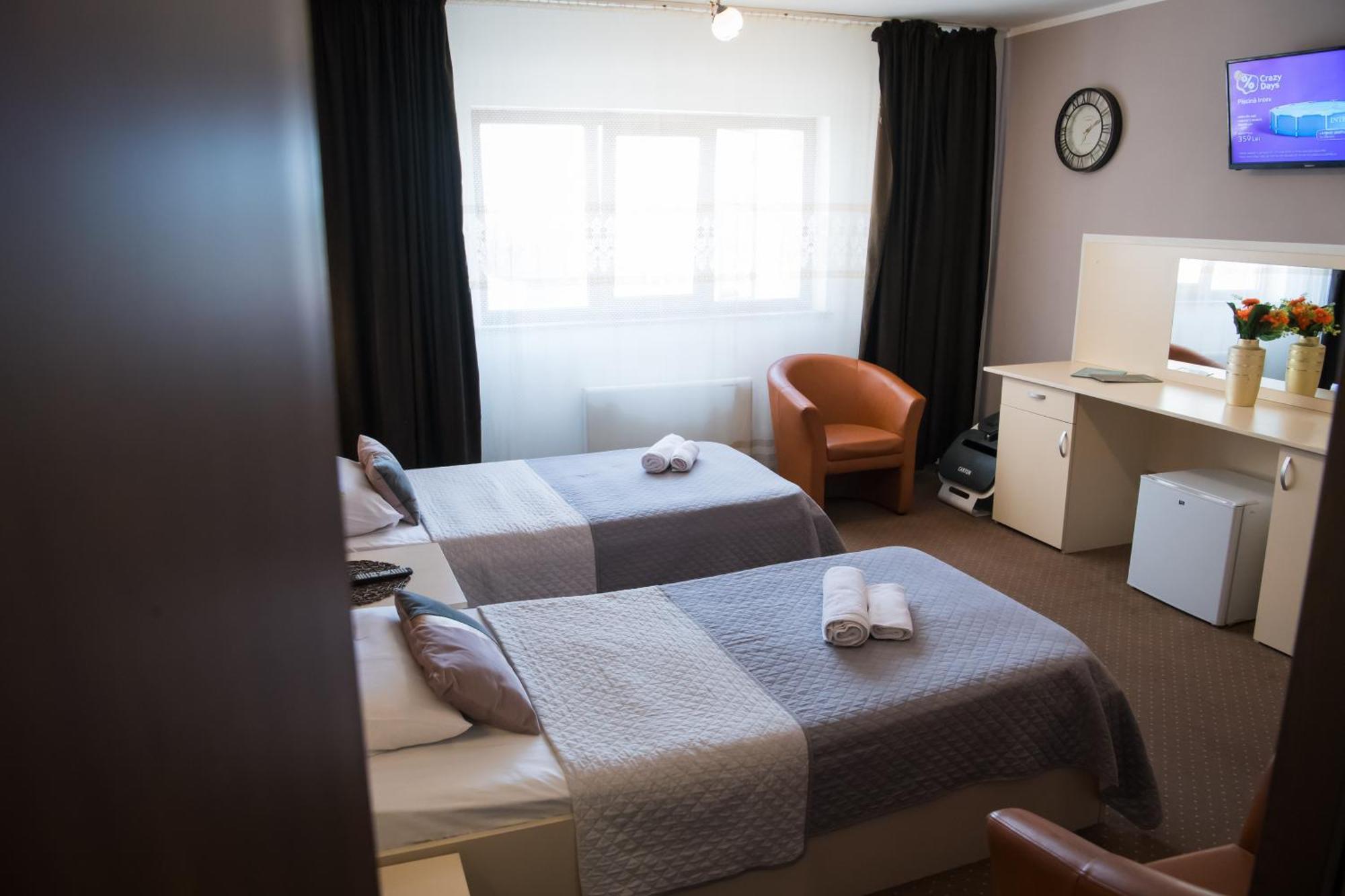 Mbi Travel Inn Craiova Exterior foto
