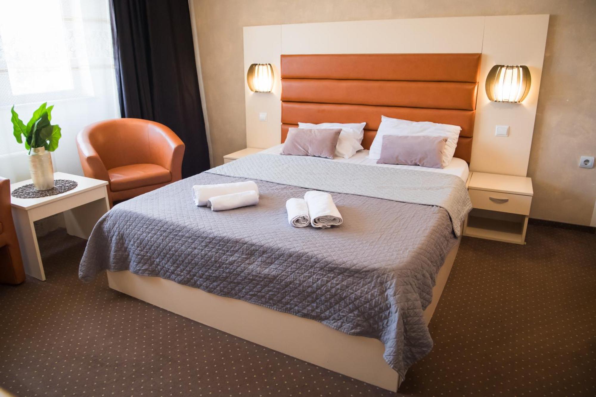 Mbi Travel Inn Craiova Exterior foto