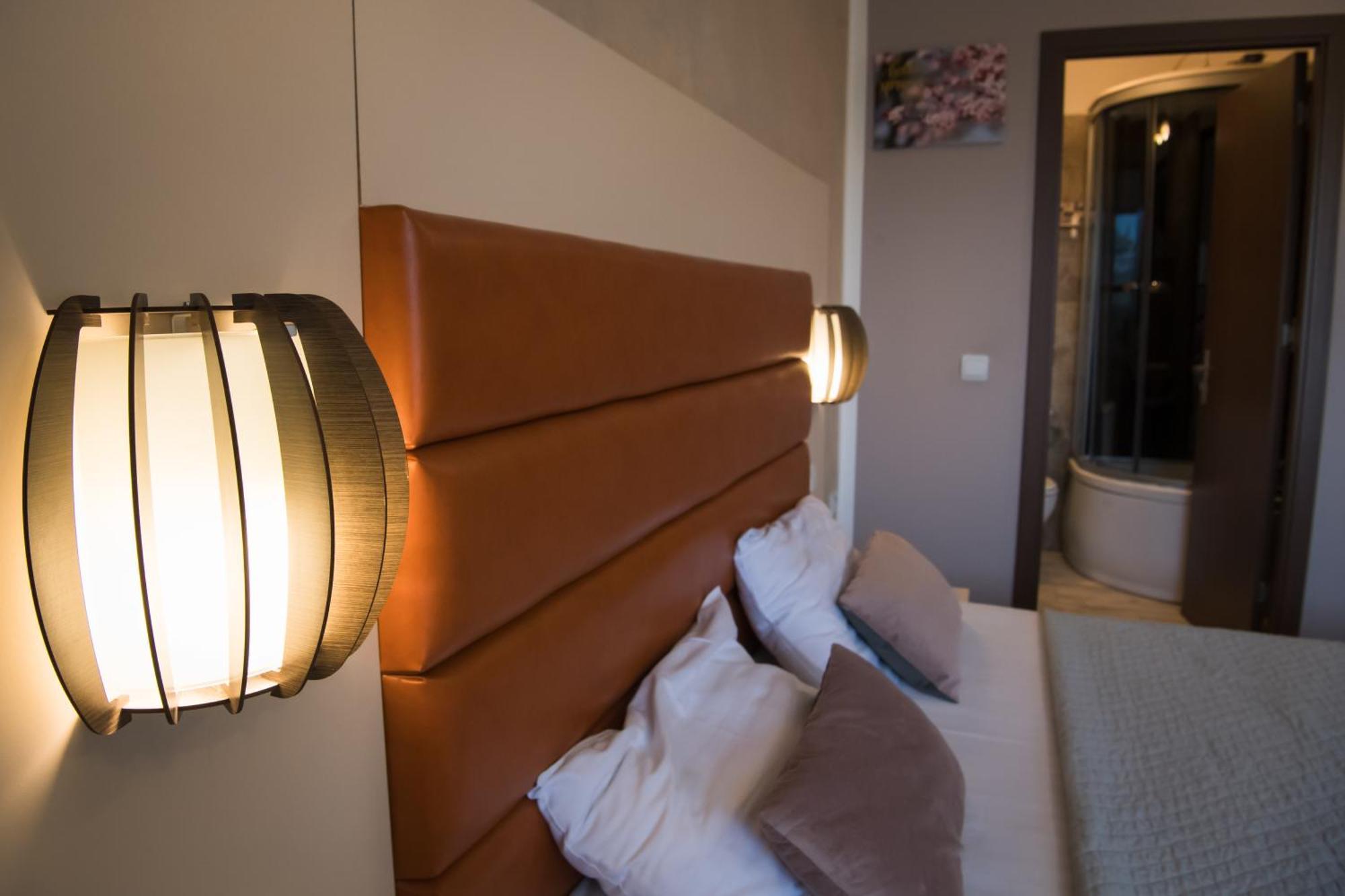 Mbi Travel Inn Craiova Exterior foto