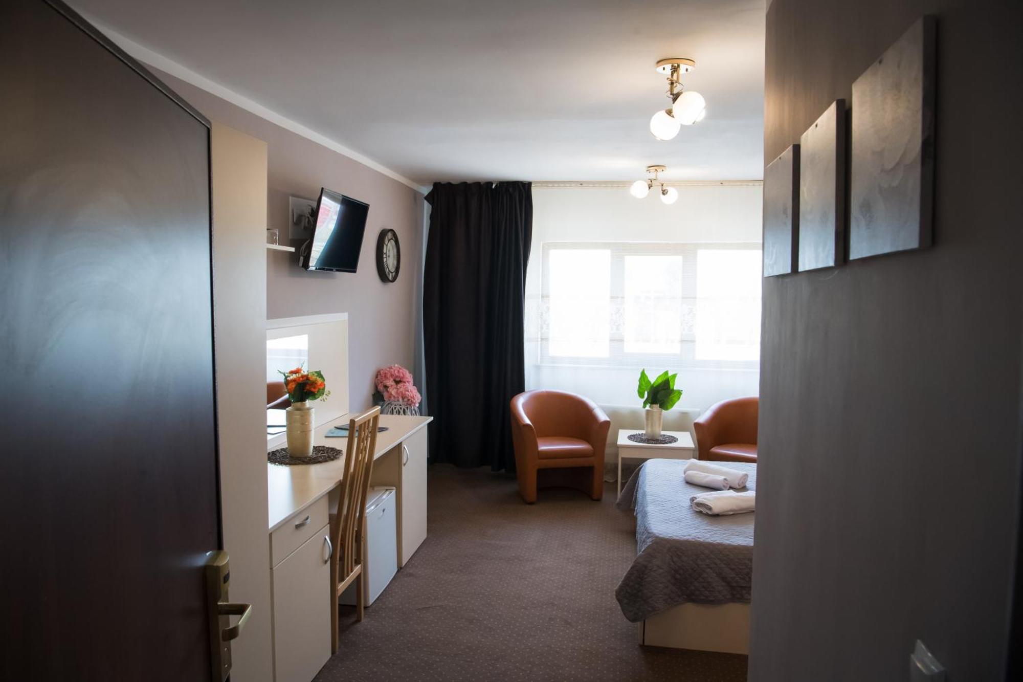 Mbi Travel Inn Craiova Exterior foto