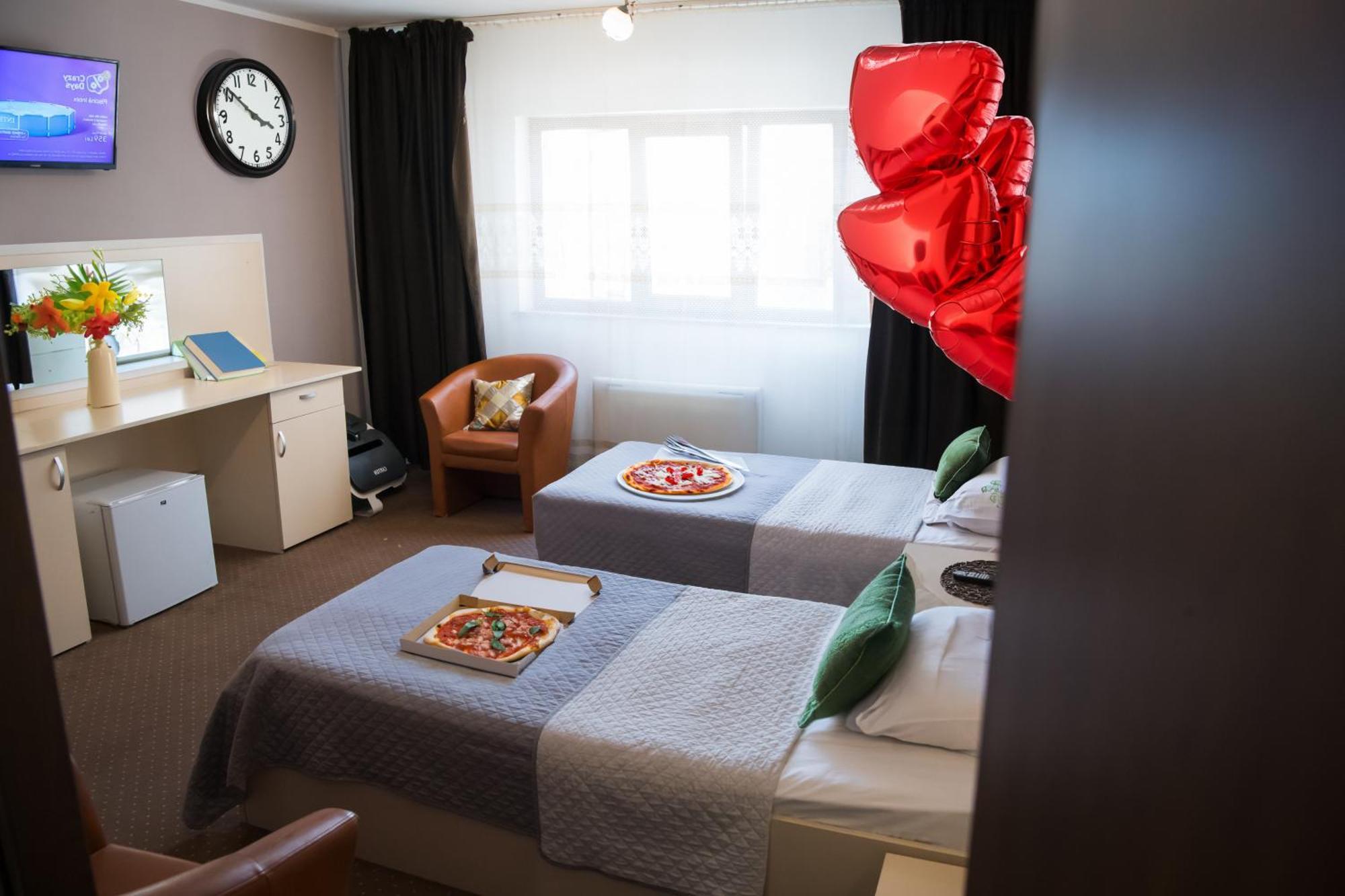 Mbi Travel Inn Craiova Exterior foto